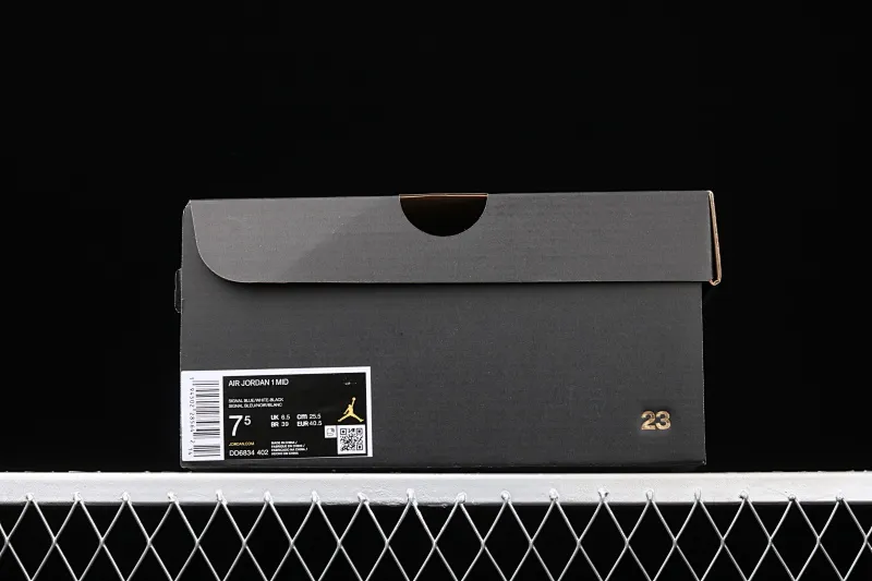 All categories Air Jordan Jordan series basketball shoes Air Jordan 1 Mid Air Jordan 1 Mid AJ1 Joe 1 patent leather white and blue Zhongbang basketball shoes DD6834-402